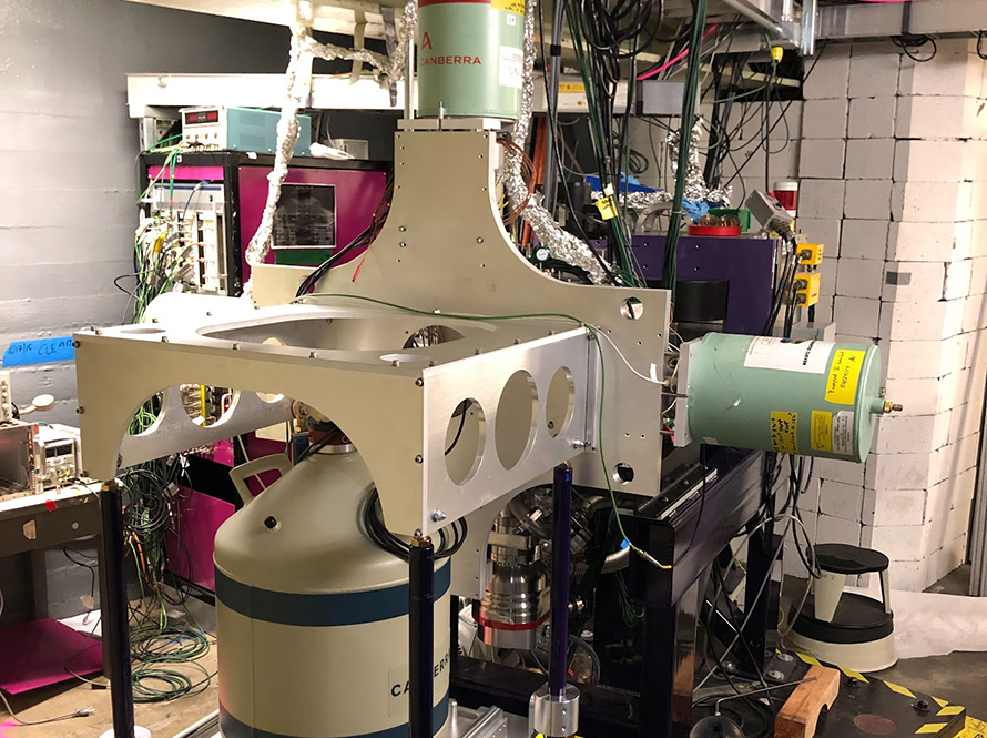One of two Spectroscopy Stations used by the Heavy Element Group.