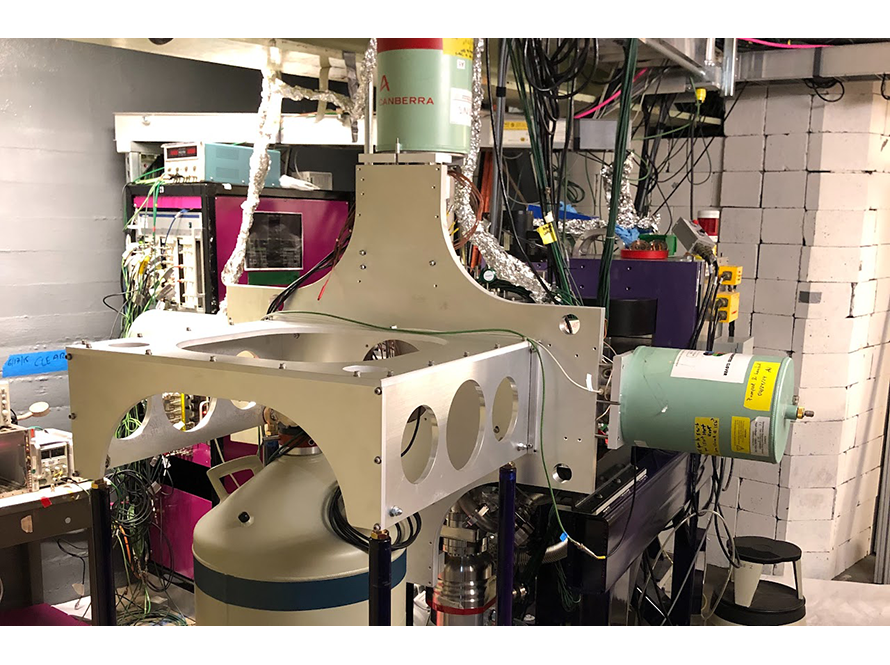 One of two Spectroscopy Stations used by the Heavy Element Group.