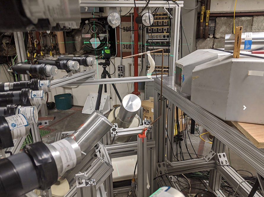 Measuring neutron scattering.